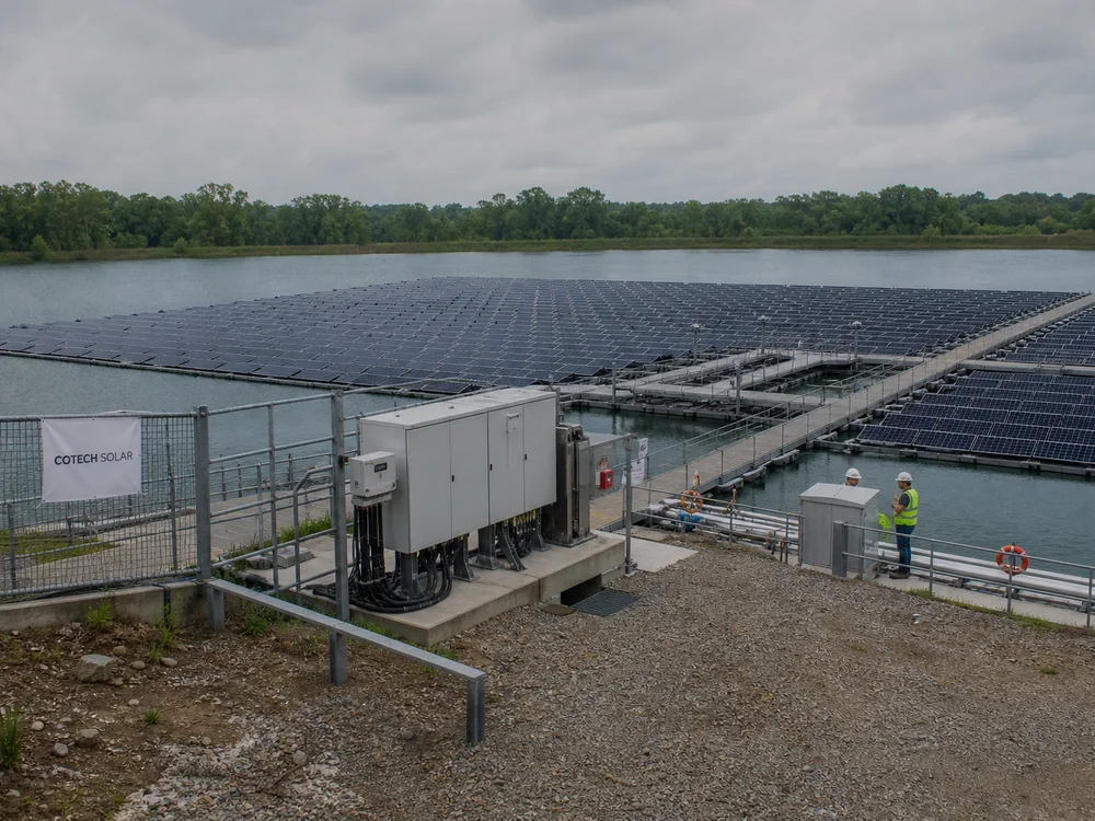 Floating PV on reservoir
