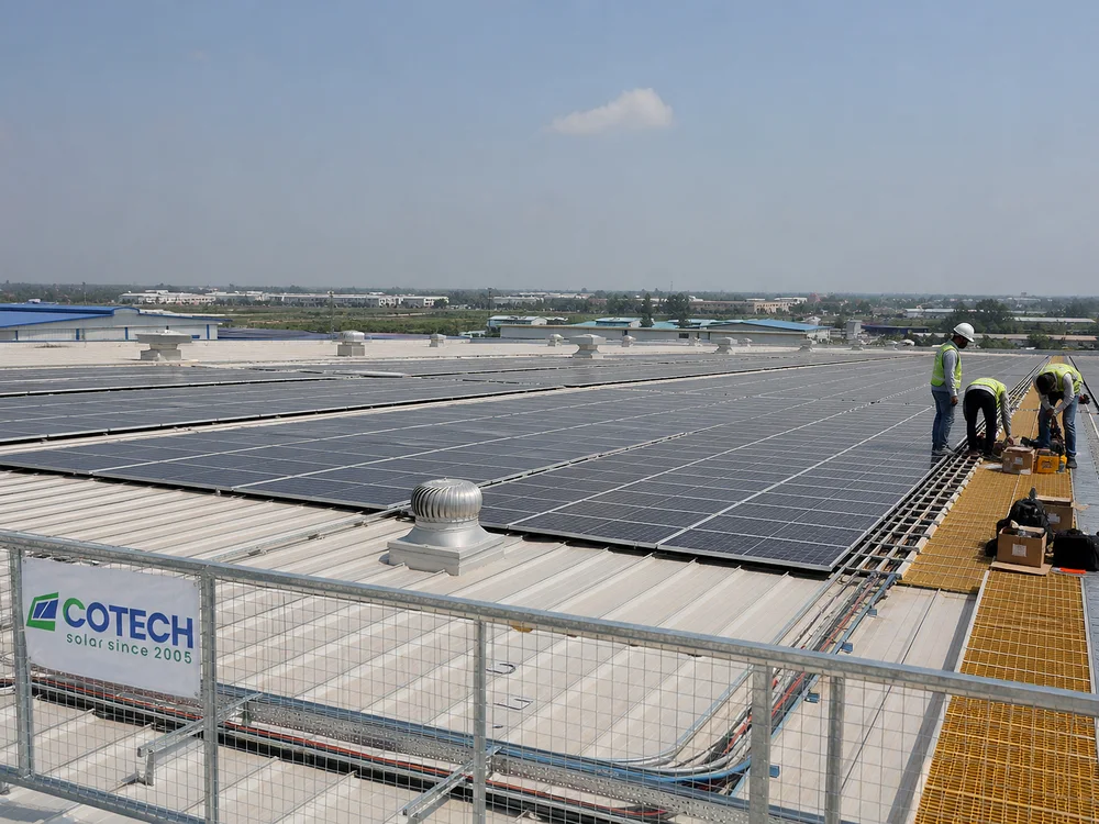 COTECH Distribution centre rooftop — Antwerp, Belgium